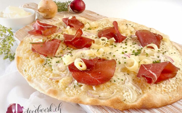 Knuspriger Flammkuchen mit Mostbröckli IGP