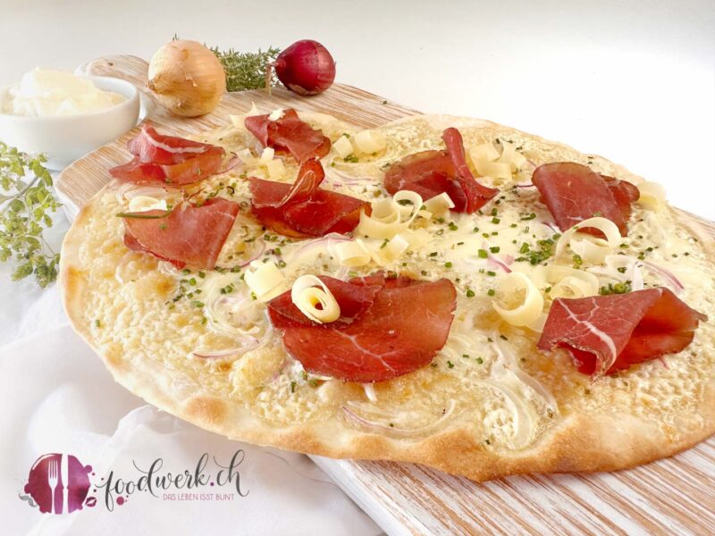 Knuspriger Flammkuchen mit Mostbröckli IGP