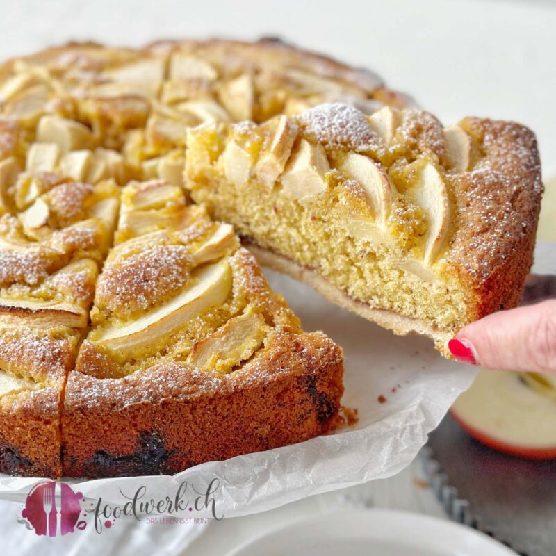 Pfeffenbacher Apfelkuchen angeschnitten