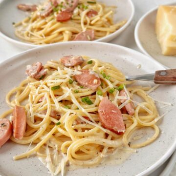 Alltagsspaghetti mit Cervelat und heller Sauce